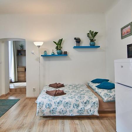 Nice Home To Stay At Prague Close To Castle With Terrace And Garden Ngoại thất bức ảnh